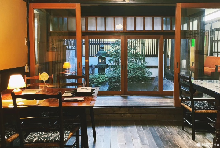 松本名旅舖「まるも旅館」感受民藝家具的美學之夜