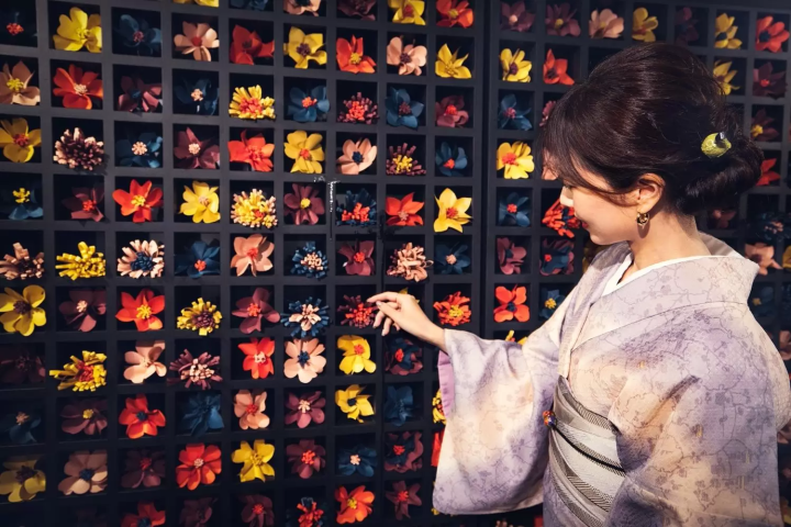 NAKED FLOWERS FOR YOU: Enjoy Cherry Blossoms Early at this Immersive Art Cafe Experience! 