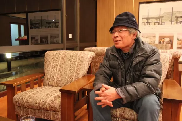 工芸の匠達の山。伝統構法の建築士とともに巡る、山守、大工、木工の匠との出会い。500年を旅する木の物語。