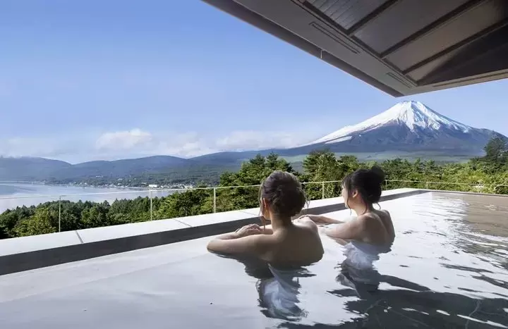 Hotel Mt. Fuji: A Scenic Hotel Only Two Hours from Tokyo