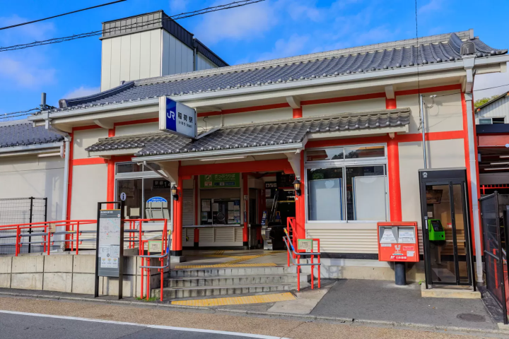 稲荷駅