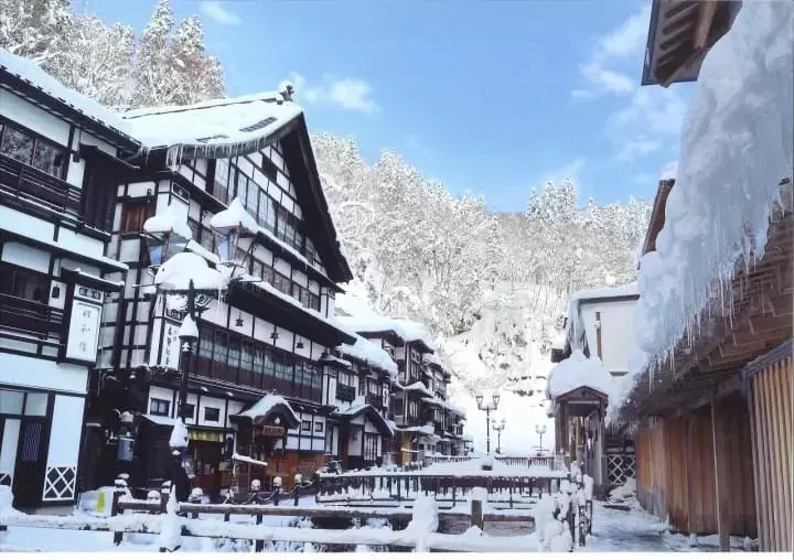 山形「银山温泉」保留着大正浪漫风情的梦幻圣地—冬夏交通、住宿、景点、美食完全指南