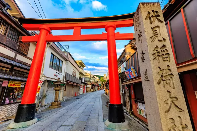 【京都】美到令人屏息的千本鳥居「伏見稻荷大社」｜繪馬、交通、周邊景點＆商店街