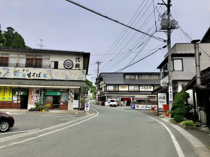 เพลิดเพลินกับธรรมชาติและประวัติศาสตร์ที่ยามาเดระ สถานที่ที่เกี่ยวข้องกับมัตสึโอะ บาโช