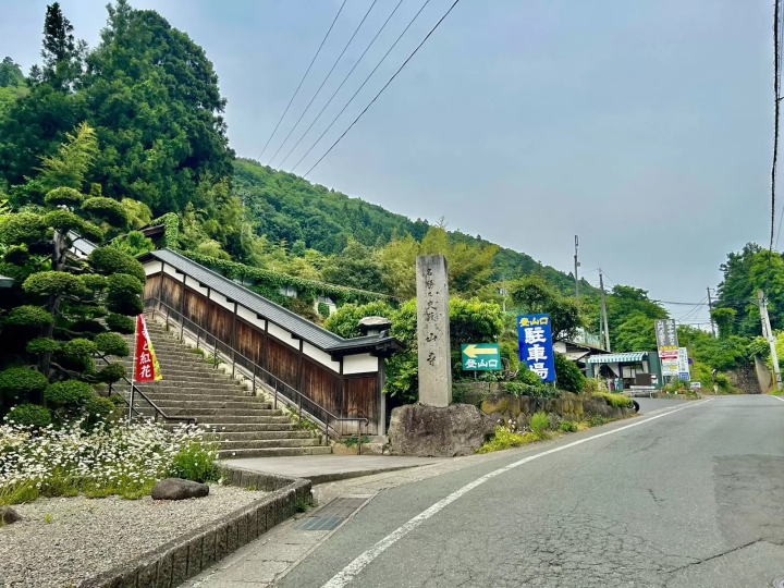 เพลิดเพลินกับธรรมชาติและประวัติศาสตร์ที่ยามาเดระ สถานที่ที่เกี่ยวข้องกับมัตสึโอะ บาโช