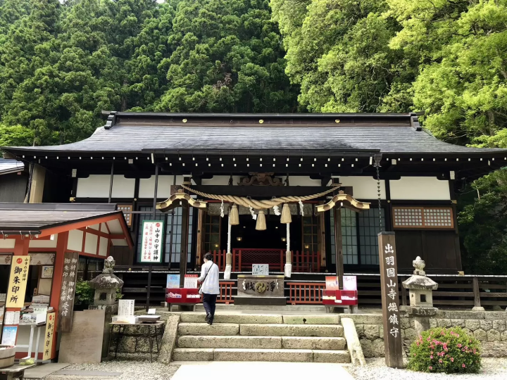 เพลิดเพลินกับธรรมชาติและประวัติศาสตร์ที่ยามาเดระ สถานที่ที่เกี่ยวข้องกับมัตสึโอะ บาโช