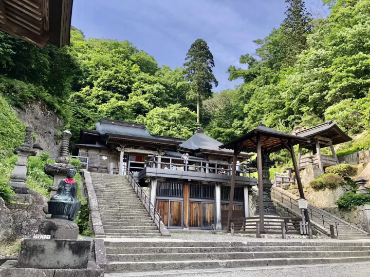 เพลิดเพลินกับธรรมชาติและประวัติศาสตร์ที่ยามาเดระ สถานที่ที่เกี่ยวข้องกับมัตสึโอะ บาโช