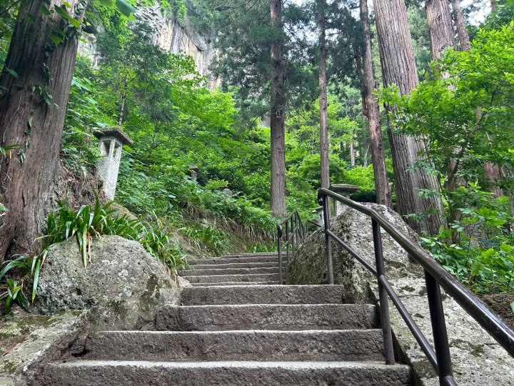 เพลิดเพลินกับธรรมชาติและประวัติศาสตร์ที่ยามาเดระ สถานที่ที่เกี่ยวข้องกับมัตสึโอะ บาโช