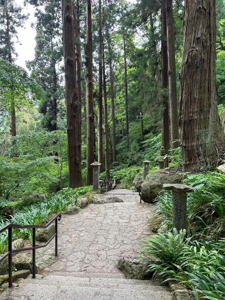 เพลิดเพลินกับธรรมชาติและประวัติศาสตร์ที่ยามาเดระ สถานที่ที่เกี่ยวข้องกับมัตสึโอะ บาโช