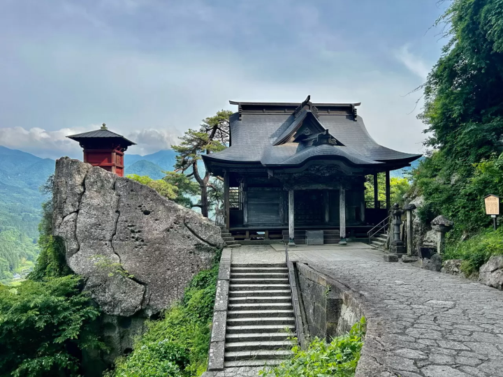 เพลิดเพลินกับธรรมชาติและประวัติศาสตร์ที่ยามาเดระ สถานที่ที่เกี่ยวข้องกับมัตสึโอะ บาโช