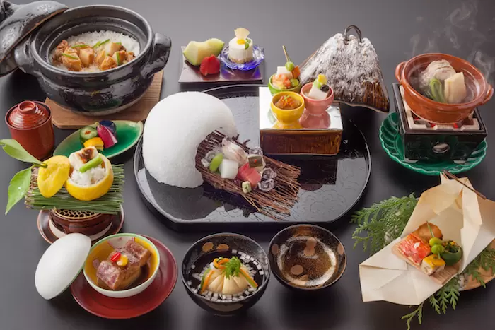 【神奈川鶴巻温泉】ジブリ映画ゆかりの旅館「元湯陣屋」で美食三昧！トトロの木に会いに行こう！