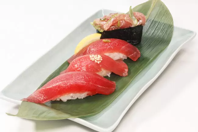 沖繩迴轉壽司 まぐろ問屋やざえも