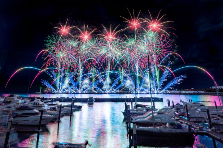 Atami Marine Firework Festival, Dazzling Fireworks, And Shimmering Ocean Views