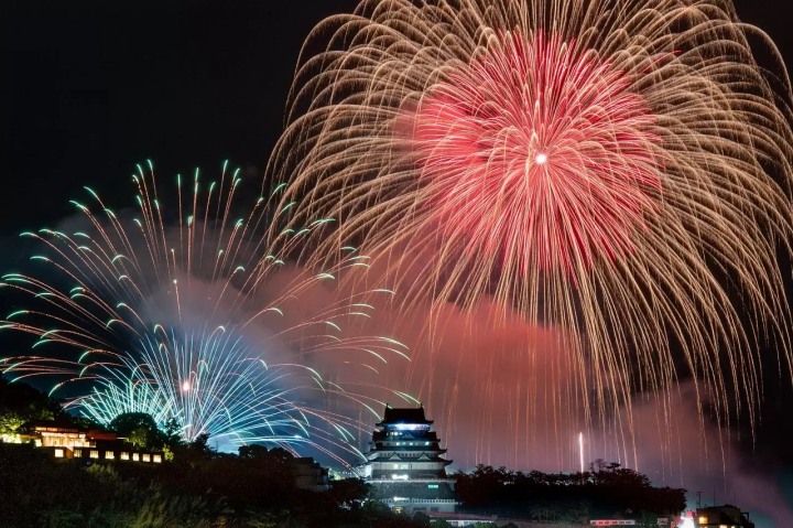 Atami Marine Firework Festival, Dazzling Fireworks, And Shimmering Ocean Views