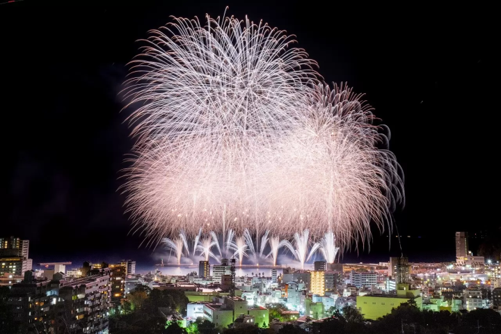 Atami Marine Firework Festival, Dazzling Fireworks, And Shimmering Ocean Views
