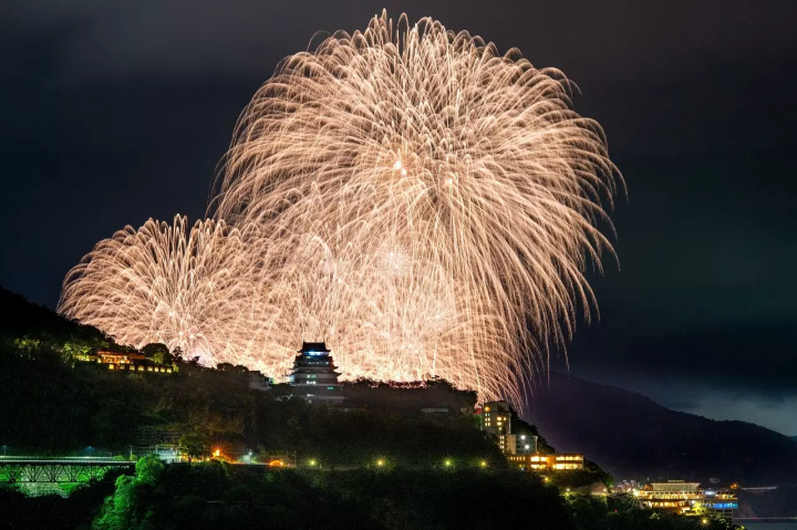 Atami Marine Firework Festival, Dazzling Fireworks, And Shimmering Ocean Views