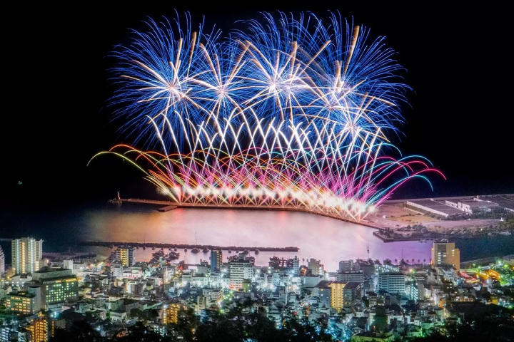 Atami Marine Firework Festival, Dazzling Fireworks, And Shimmering Ocean Views