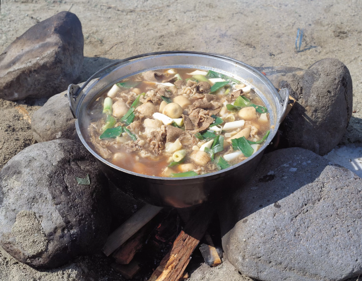 [ฉบับปี 2023] ประเพณีฤดูใบไม้ร่วงของยามากาตะ! มาเพลิดเพลินกับ "อิโมนิ" กันเถอะที่ "เทศกาลอิโมนิอันดับ 1 ของญี่ปุ่น"