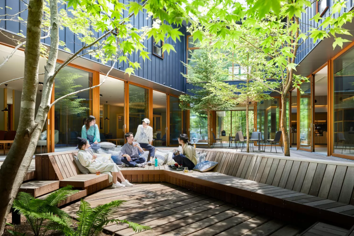 房間裡有一萬片楓葉?在「星野集團 BEB5 輕井澤」享受獨特的紅葉體驗!