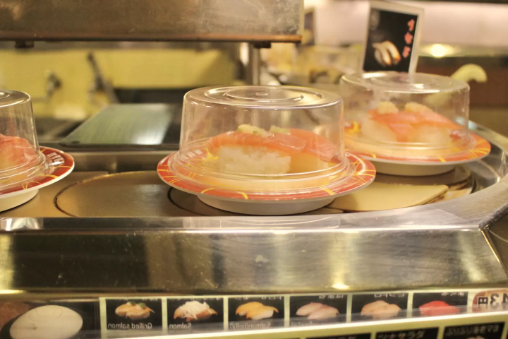 【回转寿司的发祥地】外出就餐文化的革命！东大阪“旋转元禄寿司”