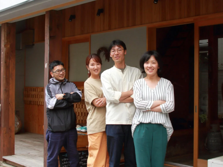 「駅西が好き、おもしろいことが好き」というひめじ基地のメンバー。右から、松井さん、三木さん、松岡さん、藤井さん