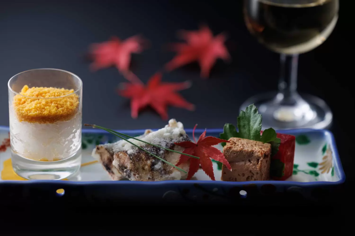 ล่องเรือเพลิดเพลินกับใบไม้เปลี่ยนสีที่ HOSHINOYA Kyoto สุดยอดประสบการณ์ในเกียวโต