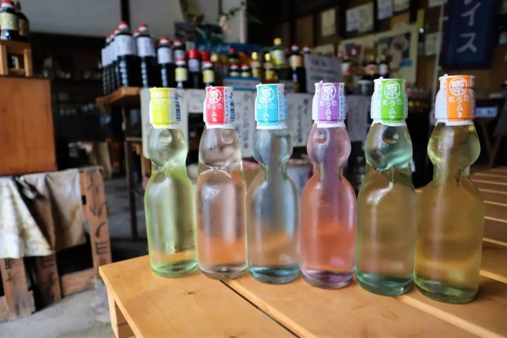 「にじいろラムネ」230円      