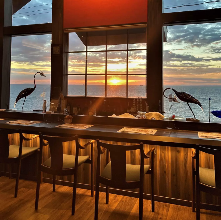 A special experience that can only be had at "Koshu no Ya," a vintage specialty store that offers sake, shochu, awamori, and plum wine that have been aged for over 10 years.