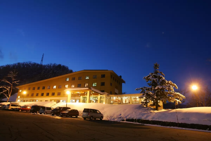 【岐阜県・奥美濃】ホテル隣接！ 夜も楽しいスキー場『DYNALAND』！
