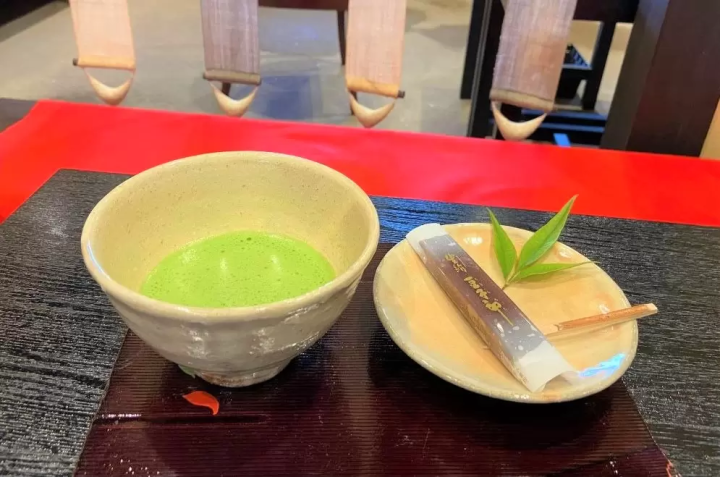 豆子郎と抹茶がセットになった「お抹茶セット」（700円）（写真提供＝豆子郎）      