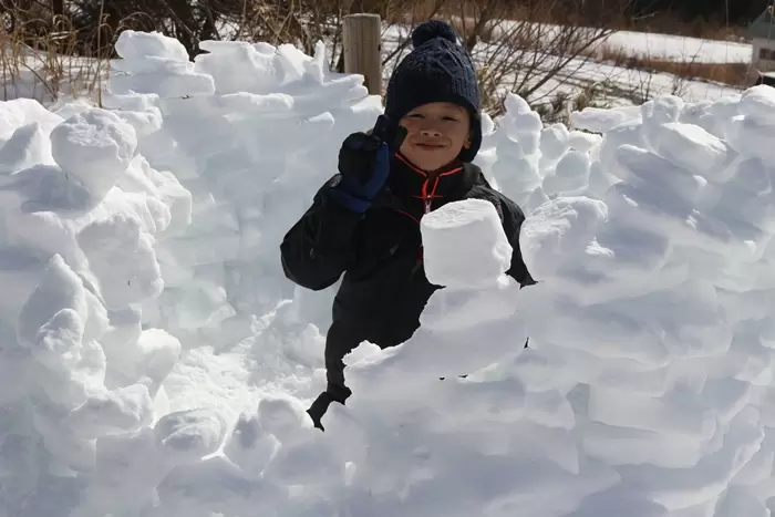 【雪】可以讓你盡情發揮你的想像。讓我們嘗試製作標準「雪人」之外的各種雪雕。 