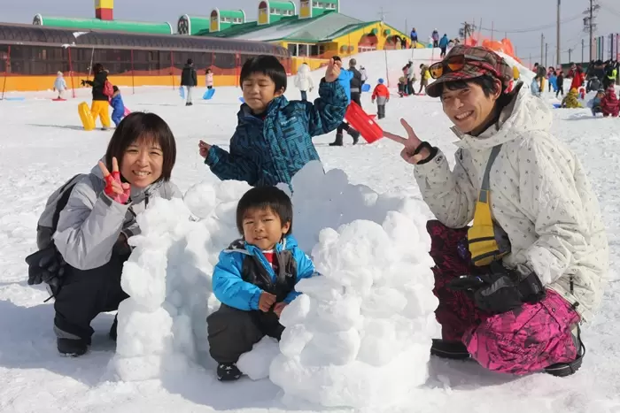 全家一起製作雪雕會為你們帶來更多的快樂和成就感！ 