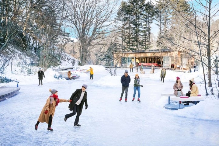 แนะนำโรงแรมของ Hoshino Resorts เล่นสเก็ตและดื่มด่ำกับฤดูหนาวในคารุอิซาวะ