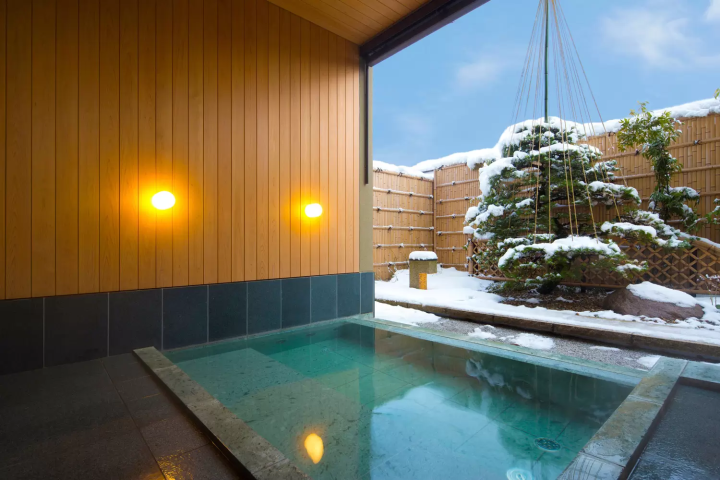 3 เรียวกังของ Hoshino Resorts KAI ที่ต้องแวะไปพักในฤดูหนาว ลิ้มรสปูแสนอร่อยที่ออนเซ็นเรียวกัง