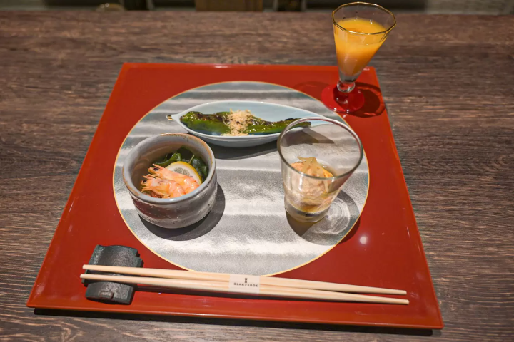 เต็มไปด้วยเสน่ห์ของเกาะอันห่างไกลแห่งเซโตะอุจิ! รายงานที่พัก "GLAMPROOK Shimanami" (อาคารโรงแรม)