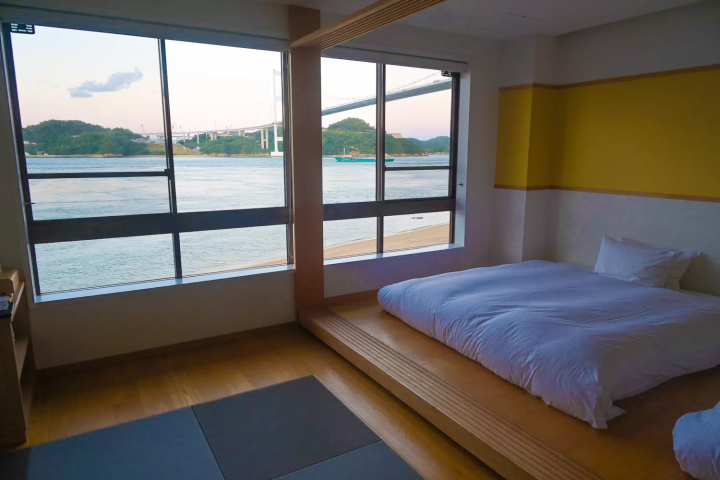 เต็มไปด้วยเสน่ห์ของเกาะอันห่างไกลแห่งเซโตะอุจิ! รายงานที่พัก "GLAMPROOK Shimanami" (อาคารโรงแรม)