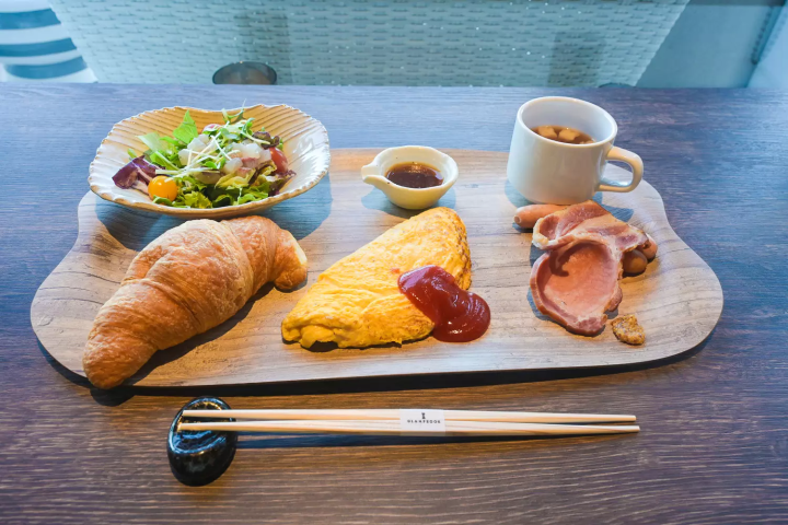 เต็มไปด้วยเสน่ห์ของเกาะอันห่างไกลแห่งเซโตะอุจิ! รายงานที่พัก "GLAMPROOK Shimanami" (อาคารโรงแรม)