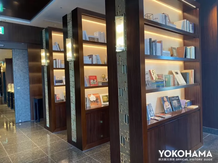 還有一個時尚的圖書館空間！ 