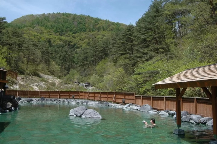 [กุมมะ/ออนเซ็น] หลักสูตรท่องเที่ยว Kusatsu Onsen! ถนนหลวง บ่อน้ำพุร้อน สถานบันเทิงยามค่ำคืน
