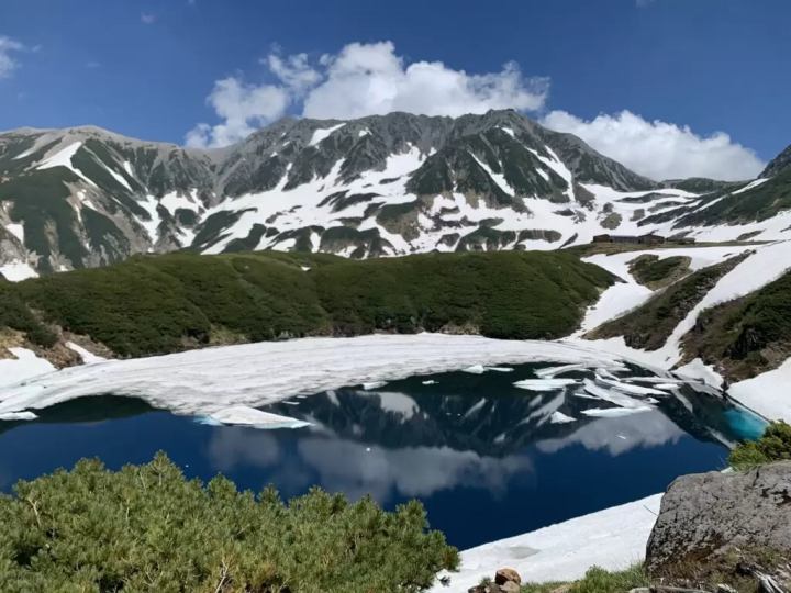 เจ้าหน้าที่ศูนย์ข้อมูลการท่องเที่ยวแนะนำอย่างจริงจัง! 4 สถานที่ที่คุณต้องดูเมื่อมาทาเตยามะ!