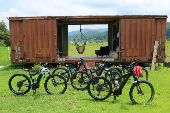 เจ้าหน้าที่ศูนย์ข้อมูลการท่องเที่ยวแนะนำอย่างจริงจัง! 4 สถานที่ที่คุณต้องดูเมื่อมาทาเตยามะ!