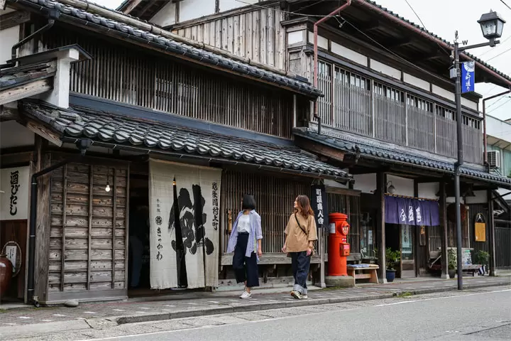 【東京から新幹線+特急で3時間！】新潟県村上市で『越後村上鮭塩引き街道』開催！ 伝統食・塩引き鮭が下がる景色をご覧ください