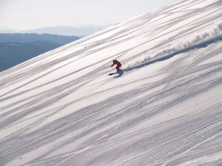 Have fun with your family at Hakuba Happo-One Ski Resort! Introducing features and surrounding spots