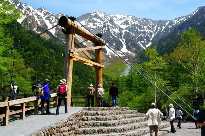 [长野/上高地/观光]日本最美的山区景点之一，可以轻松欣赏北阿尔卑斯山的著名山峰