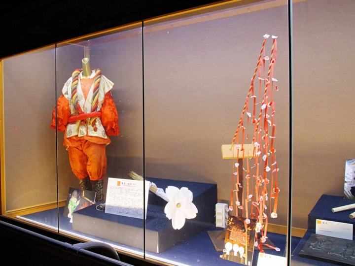 Tools and costumes used in Shussui-e. Exhibited on the second floor of the dining hall (treasure floor, free to view) 