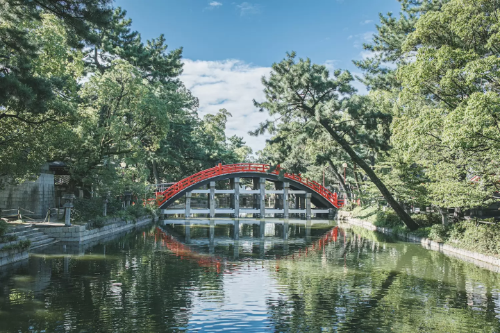 [โอซาก้า] การเยี่ยมชมศาลเจ้าสุมิโยชิไทฉะ สถานที่ศักดิ์สิทธิ์ยอดนิยมครั้งแรกของปี