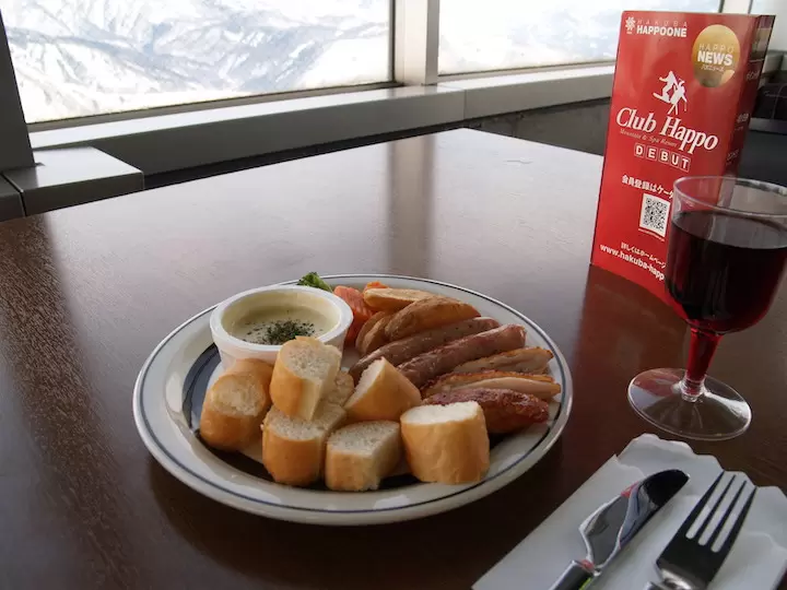 Have fun with your family at Hakuba Happo-One Ski Resort! Introducing features and surrounding spots