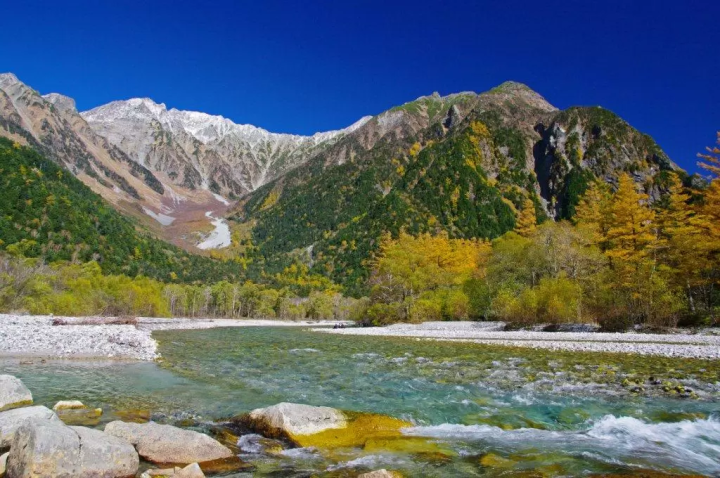 [长野/上高地/观光]日本最美的山区景点之一，可以轻松欣赏北阿尔卑斯山的著名山峰