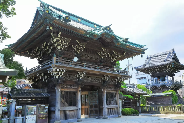 Shibamata, A Retro Town Bursting with Nostalgic Charm and Tranquil Nature