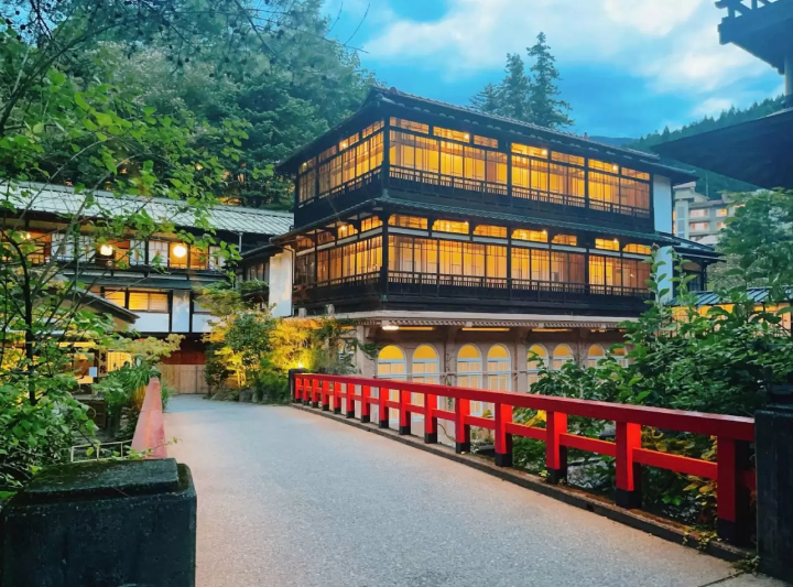 군마현·나카노조의 명탕 “시만 온천”의 탕 산책을 즐기자! 병을 치유하는 전설의 물